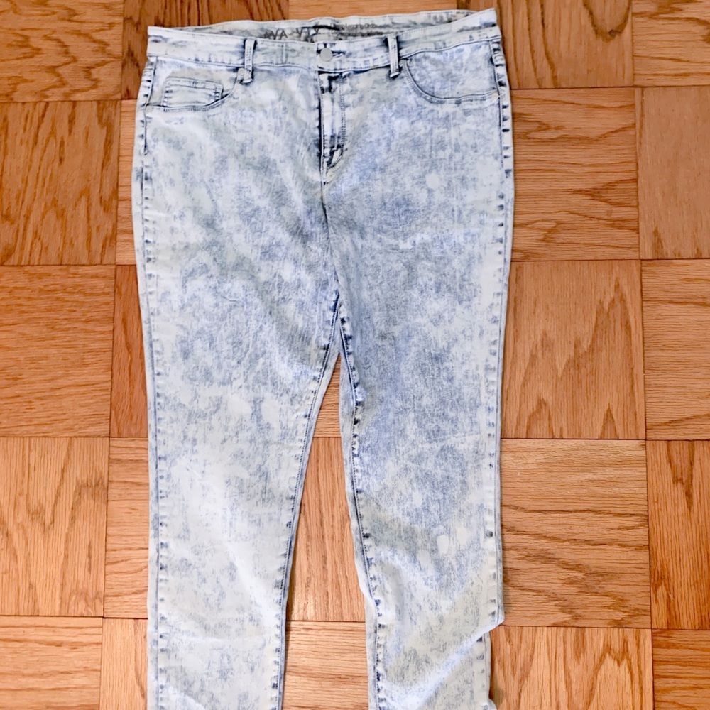LEAVING POSHMARK - ACCEPTING BEST OFFER! Ava & Viv Acid Wash Style Denim Legging